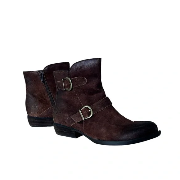 Born Women’s Brown Distressed Suede Leather Bootie. Zip up.
Size 7.5 - Picture 1 of 8